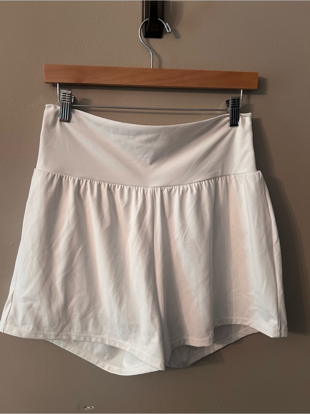 HALARA White Women's Athletic Skort Shorts. NEW!